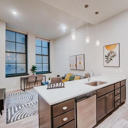 Апартаменты Frontdesk Athlon Apts Downtown Кливленд Номер фото